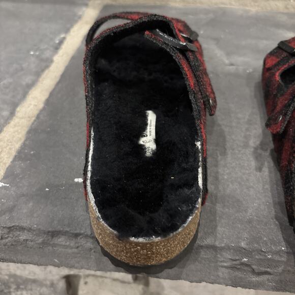 NEW w Defect Birkenstock Arizona Shearling Buffalo Plaid Red Black Size 45 - Picture 6 of 11